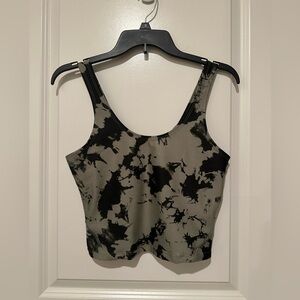 Jessica Simpson workout top
